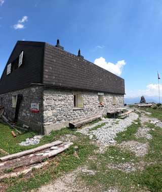 Die Ringelspitzhütte in den Glarner Alpen