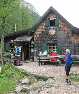 Die kleine Rinnerhütte am Weg zum Rinnerkogel
