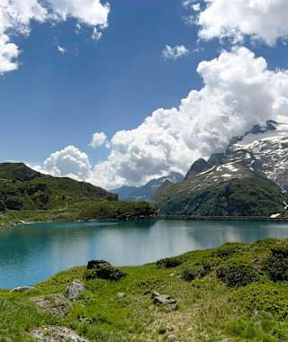 Der Stausee von Robièi liegt am Fusse des Basodino-Gletschers.