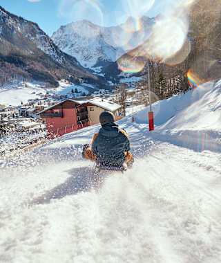 Rodeln auf der Naturrodelbahn Eggen