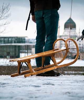 Rodeln in Dresden - im Hintergrund: Yenidze Dresden