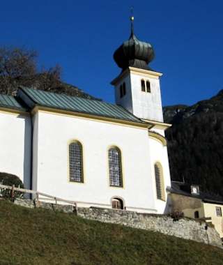 Beim Romedius-Kirchl in Thaur nahe Innsbruck beginnt der Romedius-Pilgerweg.