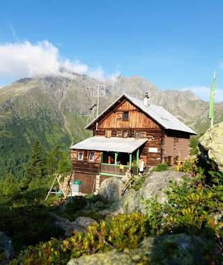 Die Salzkofelhütte in der Kreuzeckgruppe