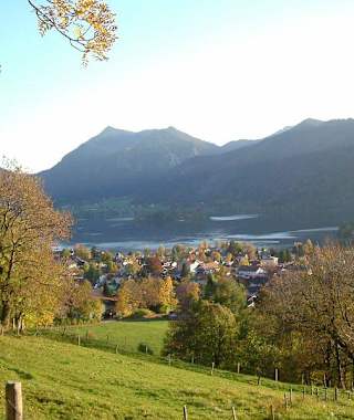 Blick von den Hängen des Schliersberges auf den Schliersee