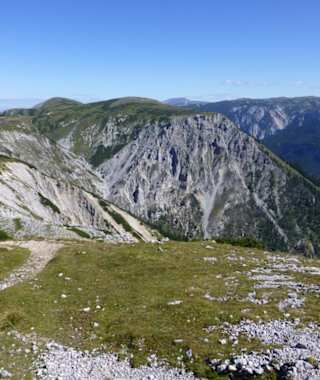 Weg vom Schneealpenhaus abwärts.