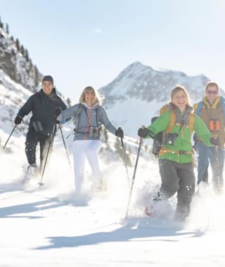 Schneeschuhwanderung im Nationalpark Hohe Tauern rund um das Matreier Tauernhaus.