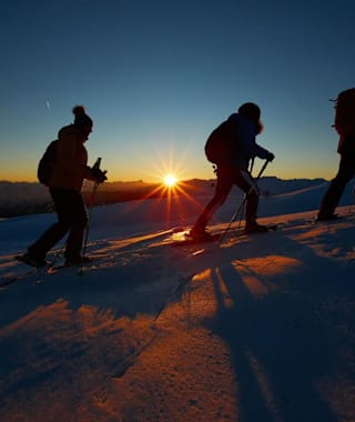 Bei Sonnenuntergang ist die Schneeschuhwanderung über das Lienzer Zettersfeld ein besonderes Erlebnis.