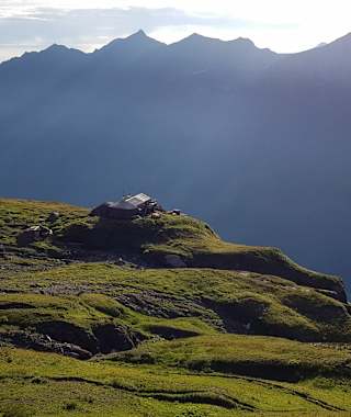 Die Schwarzenberghütte in schöner Aussichtslage