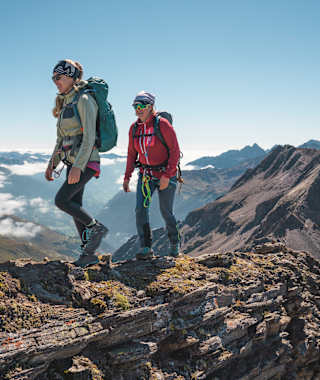 Am Spielmann-Grat mit Blick Richtung Süden ins Mölltal. Rechts der Gipfel der Racherin, dahinter die Schobergruppe.