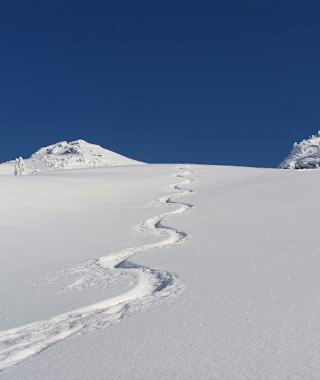 Traumhafte Tiefschneeabfahrt
