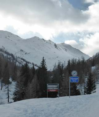 Das erste Stück entlang der Nufenen-Passstrasse