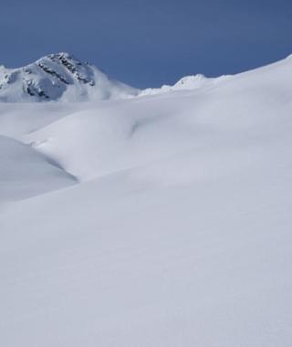 Staller Weißen, im Hintergrund das Hochkreuz