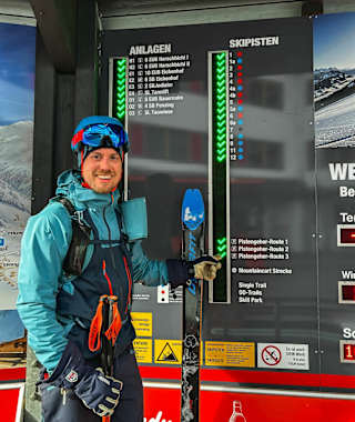 An allen Infotafeln des Skigebiets St. Johann wird über den Status der Pistengeher-Routen informiert.