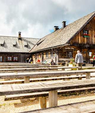 Der Gastgarten der Stoißer Alm