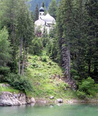 Das Kirchlein am Obernberger See