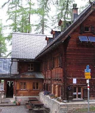 Die urige Chamanna Cluozza