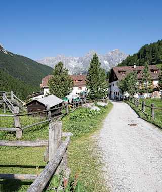 Ausgangspunkt, das schöne Bergdorf S-charl