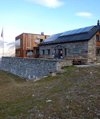 Die Täsch Hütte auf 2.701 m.