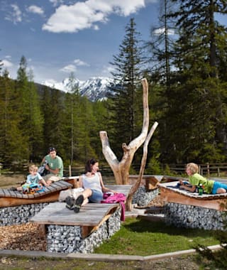 Am Kraftplatz mit Liegen