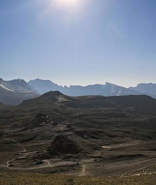 Flugsandgeprägte Landschaft, in der Bildmitte das Roßköpfl.