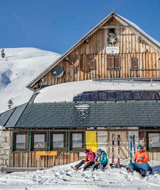 Die Pühringerhütte ist im Winter geschlossen, verfügt aber über einen Winterraum.