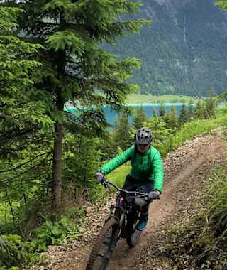 Von der Naggler Alm kann über den Panoramaweg ins Tal fahren.
