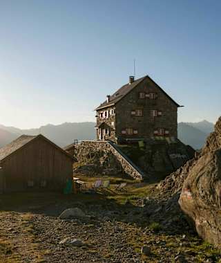 Die Erlanger Hütte ist eine typische Alpenvereinshütte in den Ötztaler Alpen.