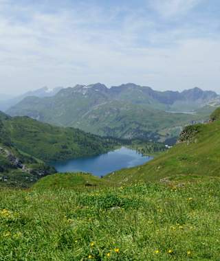 Engstlensee mit Graustock im Hintergrund