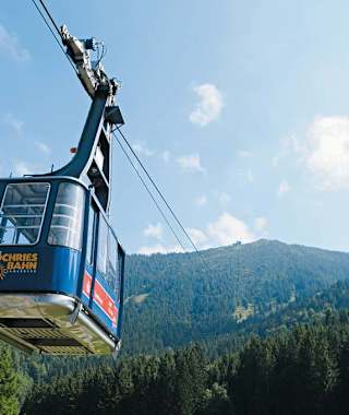 Mit der Gondel sind es nur wenige Minuten bis zum Gipfel, doch bei wenig Andrang fährt die Bahn nur stündlich.