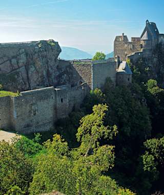 Ein beliebtes Ausflugsziel auch mit Kindern: Die Ruine Aggstein hoch über dem Donautal.