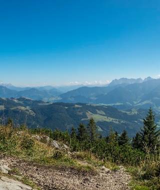 Schöner Ausblick vom Spitzstein zum Kaisergebirge