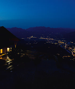 Das Pendlinghaus über dem Inntal (Juli, 21.55 Uhr, 20 sec, f13, F17 mm).