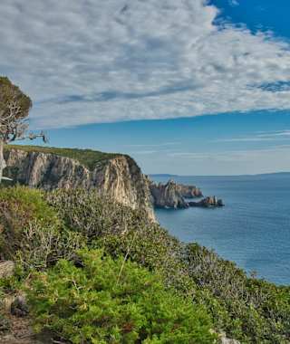 Hoch über der Küste verläuft die Wanderung