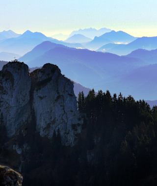 Ettaler Manndl - Gipfel mit Estergebirge und Fernblick bis zum Wilden Kaiser