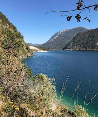 So wunderschön ist der Achensee im Herbst.