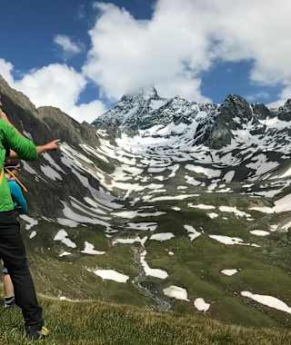 Am Weg zur Salmhütte mit Blick auf Großglockner und Leiterkar, in dem die ersten beiden Salmhütten standen.