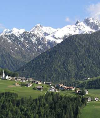 St. Oswald und Blick auf Karnische Alpen