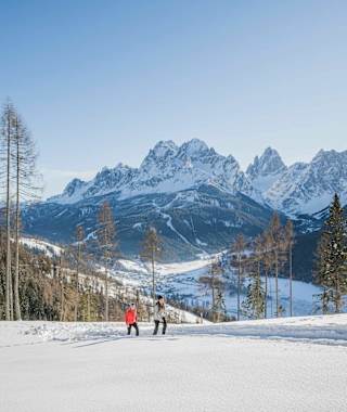Winterwanderung am Besinnungsweg zur Waldkapelle bei Sexten.