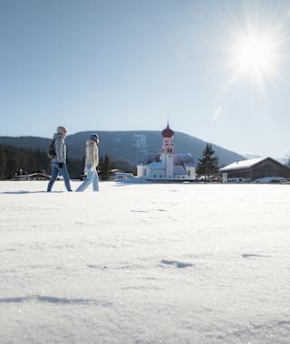 Hofladenrunde mit Kirche St. Magdalena