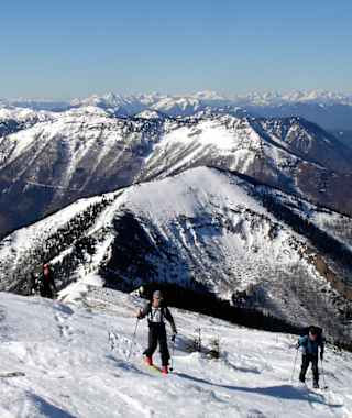 Aufstieg zum Ötscher, im Hintergrund von links nach rechts Gesäuse, Dachstein, Haller Mauern und Totes Gebirge