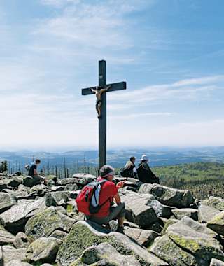 Am Lusen: Panorama am Kreuz von einem der höchsten Bayerwaldgipfel.