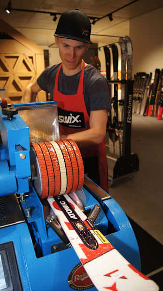 Skiservice: Steinschleifmaschine