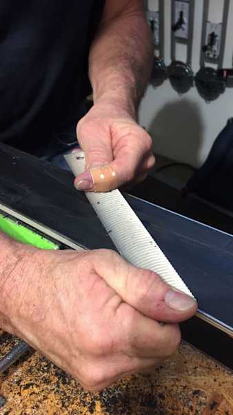 Skiservice: Abholen von Überständen