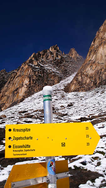 Osttiroler Pilgerweg: Schilder weisen den Weg über die Kreuzspitze zur Eisseehütte