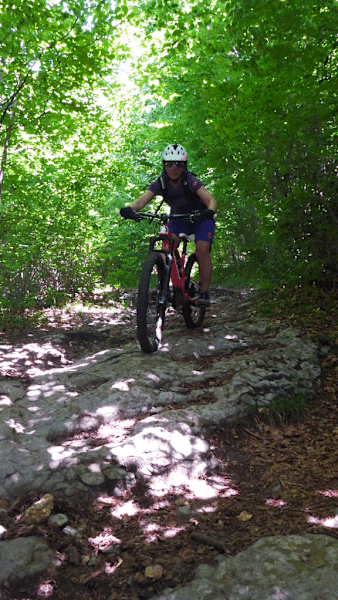 Corina Haas beim Mountainbiken