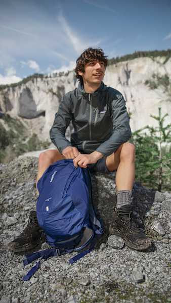 Jacke: Patagonia via Zalando, Rucksack: Salomon via Zalando