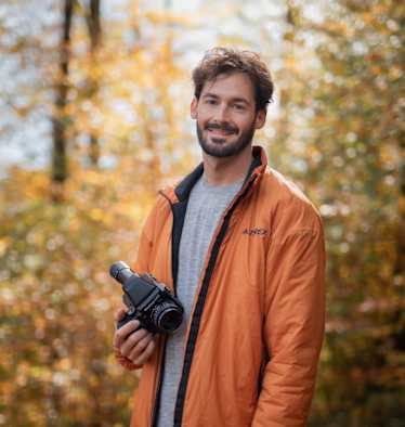 Der Fotograf Alexander Fuchs lebt und arbeitet in seiner Heimt, dem Allgäu