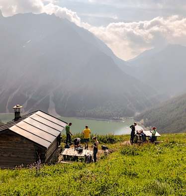 Selbstversorgerhütten bieten ein einmaliges Erlebnis in den Bergen, abseits großer Tourismusströme, so wie hier in Livigno, Itlaien
