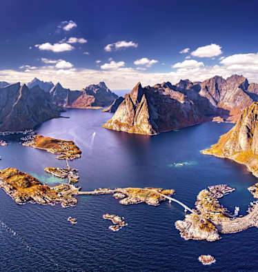 Die traumhafte Fjordlandschaft der Lofoten.