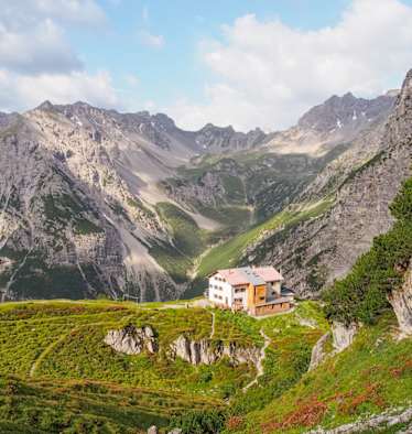 Die Steinseehütte (2.069 m) in den Lechtaler Alpen
